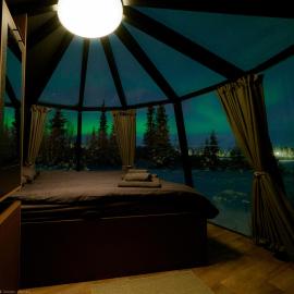 Aurora River Camp Glass igloos & cabins，位于基律纳的酒店