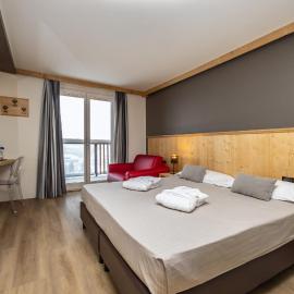 Hotel Piandineve,位于帕苏德尔托纳莱的酒店