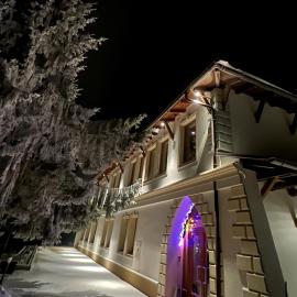 HOTEL GALERIA PEZINSKA BABA,位于佩济诺克的酒店