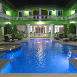PESHERES INN & SPA，位于Bon Accord的酒店
