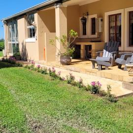 ReRooted Permaculture Farmstay，位于霍维克的酒店