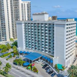 Ramada Plaza by Wyndham Marco Polo Beach Resort，位于迈阿密海滩的酒店