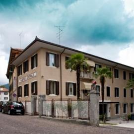 Albergo Centrale Tarcento，位于Tarcento的酒店