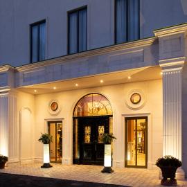 Lawlors Hotel，位于纳斯的酒店