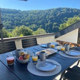Les 3 Frères appart calme et reposant en pleine nature，位于瑟穆瓦河畔夫雷斯的酒店