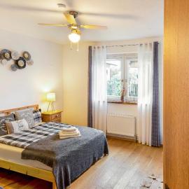 The Dolomiti View - your cozy room in the Alps，位于Debant的酒店
