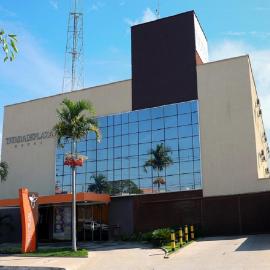 Trindade Plaza Hotel，位于特林达迪的酒店