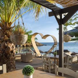 Beach Hotel Kapahi，位于佩弗卡里的酒店
