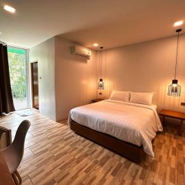 Plernpetch Hotel,位于素叻的酒店