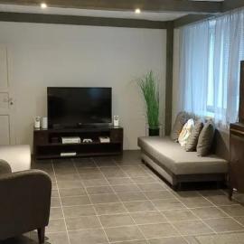 Cellar Apartment in Vaasa，位于瓦萨的酒店