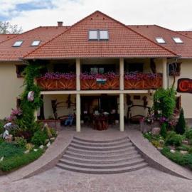 Camelot Club Hotel，位于瓦茨的酒店