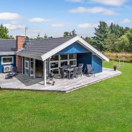 Nice Home In Ringkøbing With Kitchen