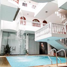 Hotel Zaraya，位于库库塔的酒店