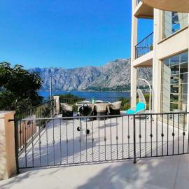 Blue Bay 2 bedroom apartment，位于普查尼的酒店