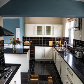 Spacious Family Home Minutes from the Beach，位于布莱克浦的酒店
