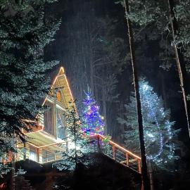 Hut In Hatsvali，位于梅斯蒂亚的酒店