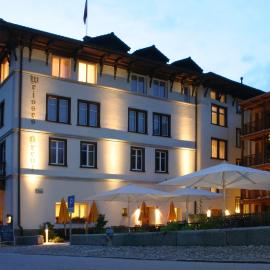 Hotel Weisses Kreuz Bergün，位于贝尔金的酒店