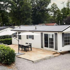4 persons chalet Valkenbosch situated in the forested area，位于奥斯特韦克的酒店