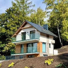 LUXURY OAK VILLAS，位于别尔斯克-比亚拉的酒店