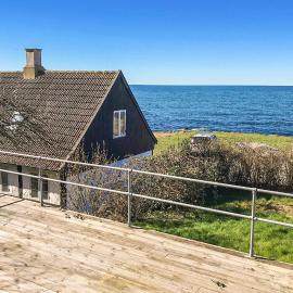 Cozy Home In Hasle With House Sea View，位于海斯勒的酒店