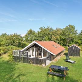 Two-Bedroom Holiday Home In Skjern，位于斯凯恩的酒店