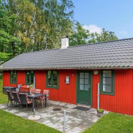 Cozy Home In Nexø With Wifi