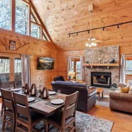 SunnySierra Cabin，位于赛维尔维尔的酒店