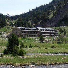 Hotel LLanos del Hospital，位于贝纳斯克的酒店