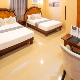 RedDoorz Plus @ Hotel Platinum Occidental Mindoro,位于圣何塞的酒店