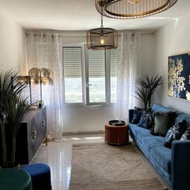Couples Only, beautiful 1 Bedroom Apartment in Victoria Building，位于莫哈卡尔的酒店