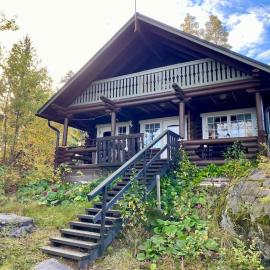 Elämyksellinen huvila Tuurujärven rannalla.，位于Ulvila的酒店