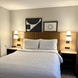 Staybridge Suites Milwaukee West-Oconomowoc by IHG，位于奥康诺摩沃的酒店