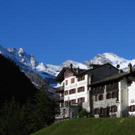Hotel Paradisia，位于科涅的酒店