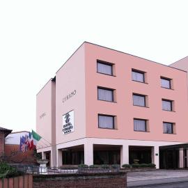 Hotel Cyrano，位于萨龙诺的酒店