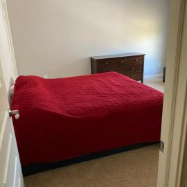Lakefront view private bedroom and bathroom with kitchen，位于McCordsville的酒店