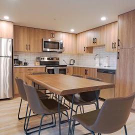 Basecamp Suites Banff，位于班夫的酒店