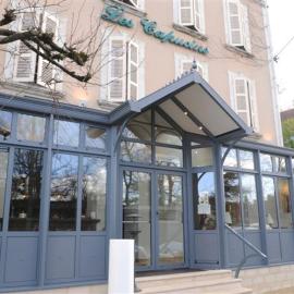 Logis Hôtel Restaurant Les Capucins,位于阿瓦隆的酒店