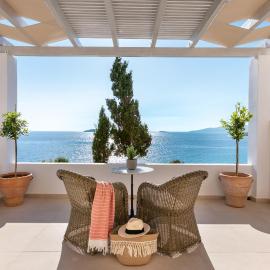 Aneroussa Beach Hotel，位于巴特斯欧的酒店