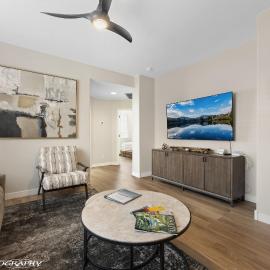 Beautiful Condo at the Springs By Cool Properties，位于梅斯基特的酒店