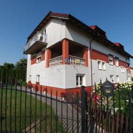 U BLIŹNIAKÓW pokoje gościnne，位于贡斯基的酒店