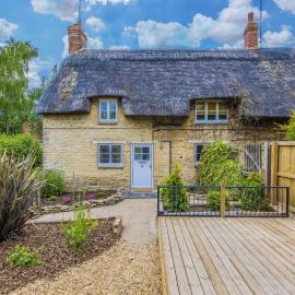 Blackbird Cottage，位于凯特林的酒店