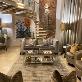 Executive Corporate Penthouse，位于沃金的酒店