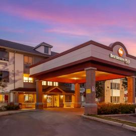 Best Western Plus Burlington Inn & Suites，位于伯灵顿的酒店