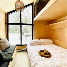 Micro maison le Nordik，位于Saint Zenon的酒店