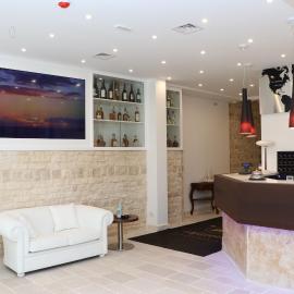 Hotel Lafayette，位于焦维纳佐的酒店