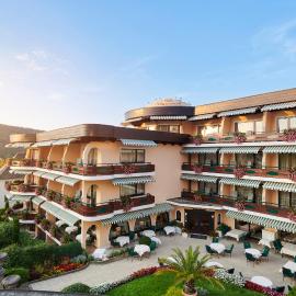 Relais & Châteaux Hotel Schwarzmatt，位于巴登韦勒的酒店