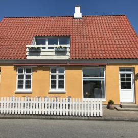 Alletiders ferielejlighed i Ballen，位于Ballen的酒店