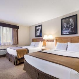 Best Western Golden Spike Inn & Suites，位于希尔城的酒店