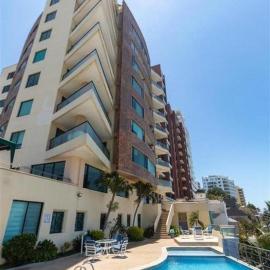 Departamento con piscina frente al mar en Manta，位于曼塔的酒店