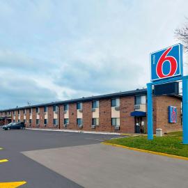 Motel 6-Oak Creek, WI，位于橡树溪的酒店
